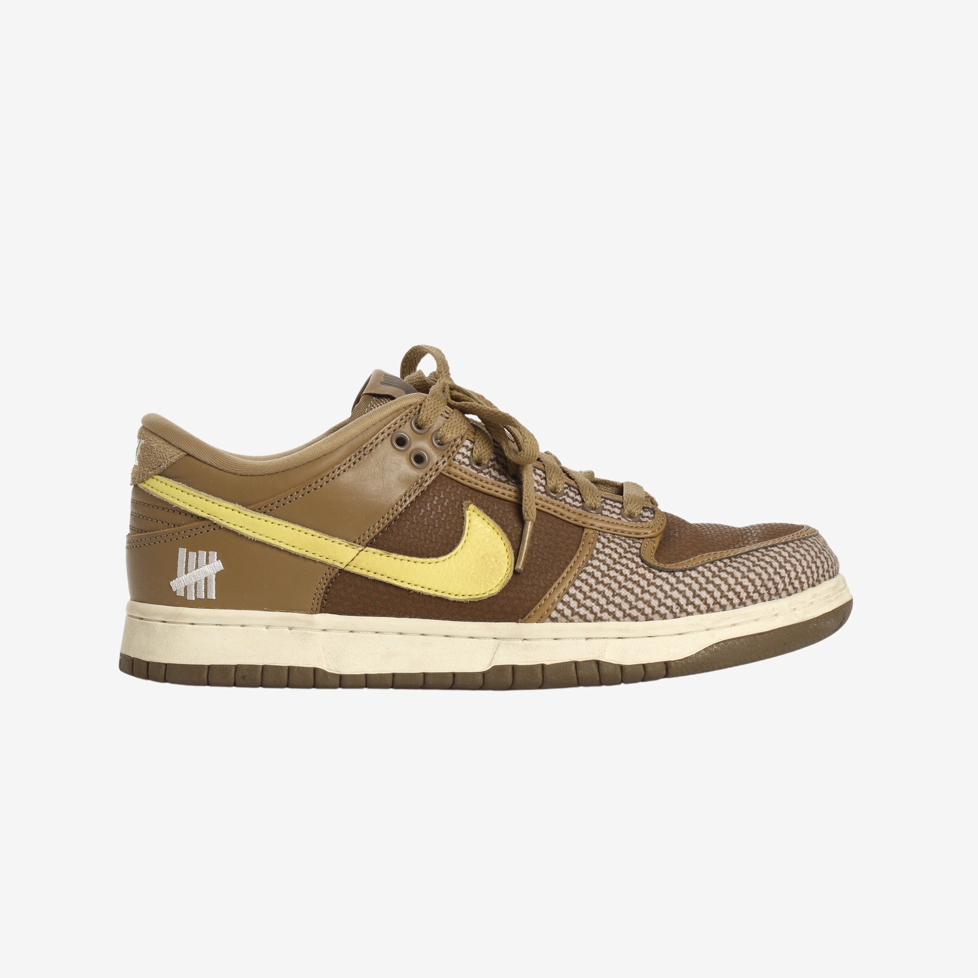 Nike x undefeated dunk shops low