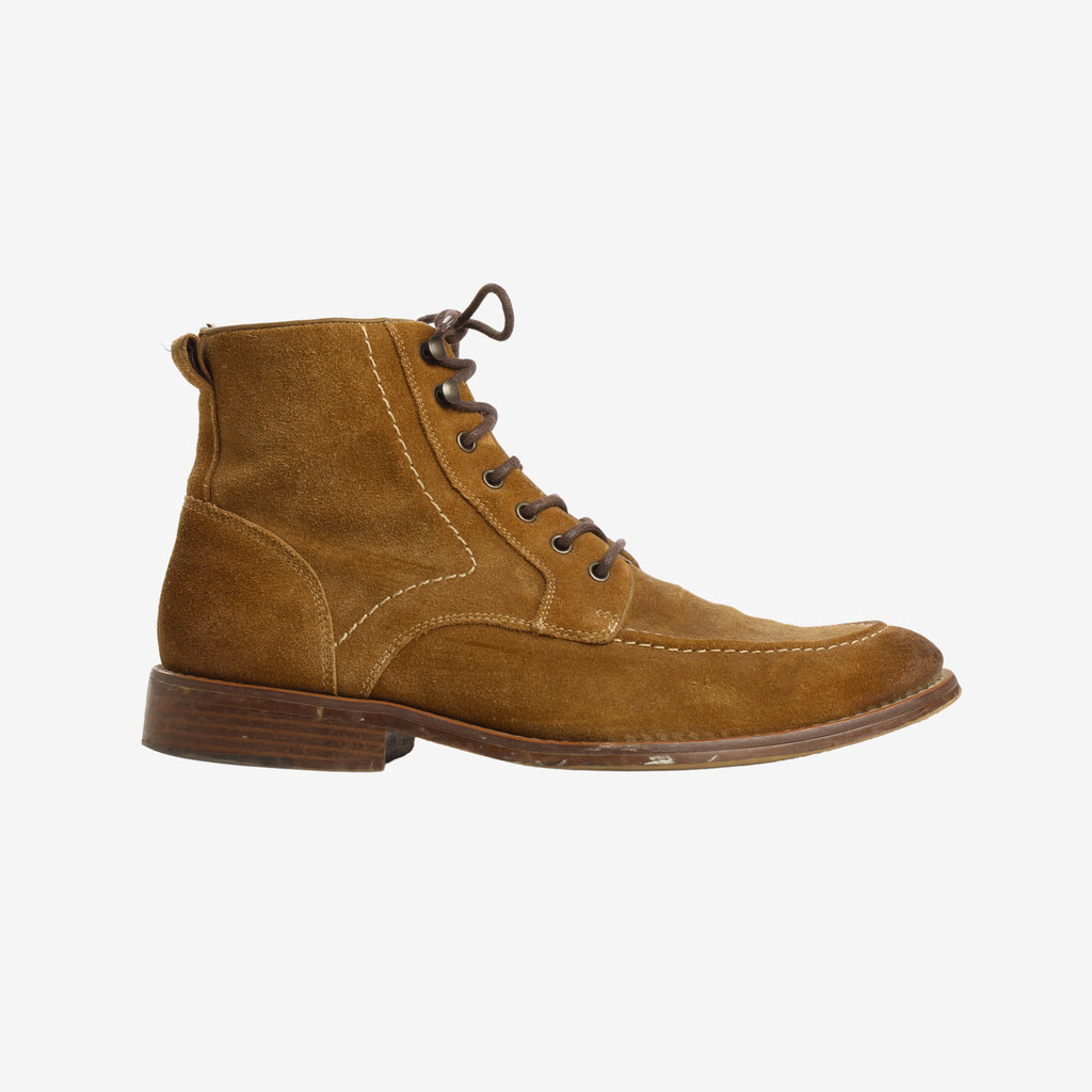 Lucky aquaphobic chukka boots